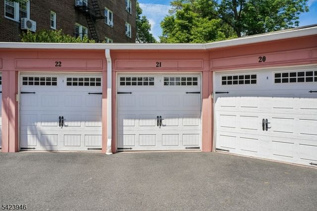 133 Summit Ave 39, Summit City, NJ 07901