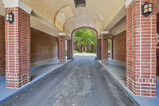 133 Summit Ave 39, Summit City, NJ 07901