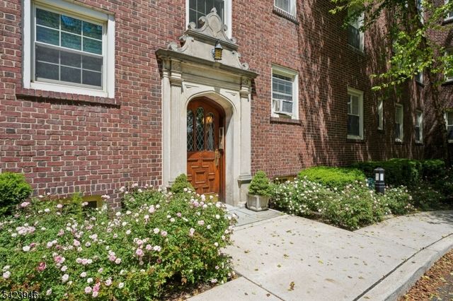133 Summit Ave 39, Summit City, NJ 07901
