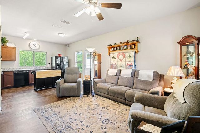 106 DOGWOOD ST, Lone Star, TX 75668
