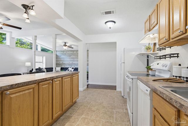 908 Rock Creek Ave, Pensacola, FL 32505