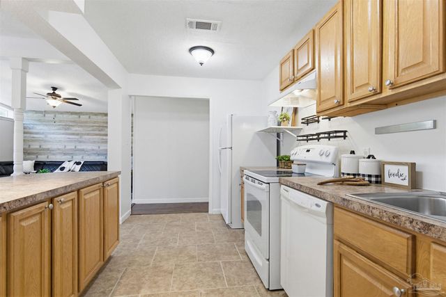 908 Rock Creek Ave, Pensacola, FL 32505
