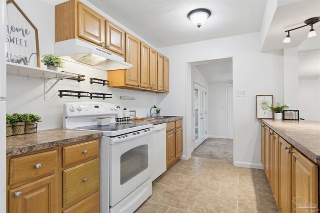 908 Rock Creek Ave, Pensacola, FL 32505