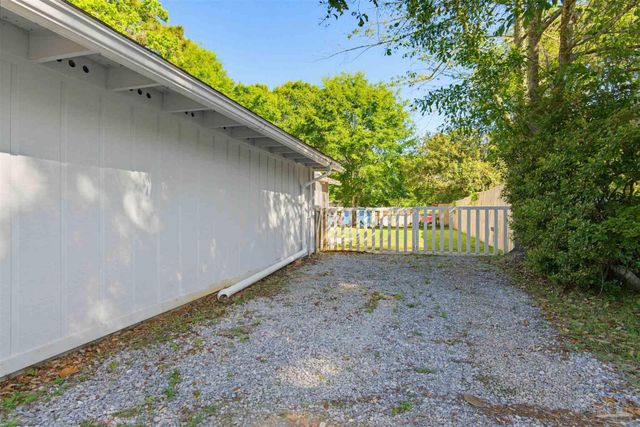 908 Rock Creek Ave, Pensacola, FL 32505