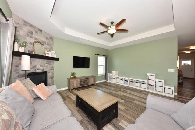 N113W14099 Wrenwood DRIVE, Germantown, WI 53022