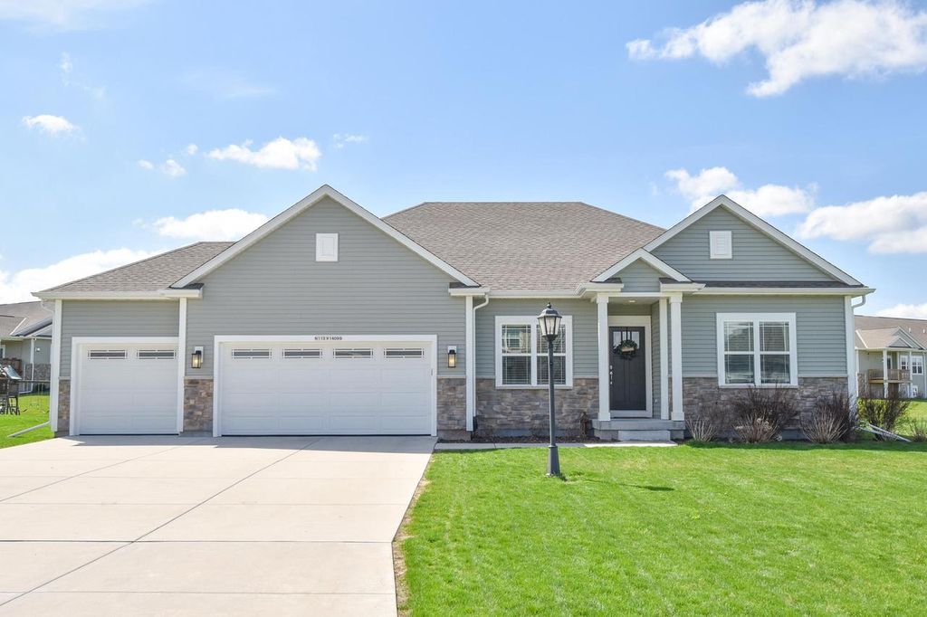 N113W14099 Wrenwood DRIVE, Germantown, WI 53022