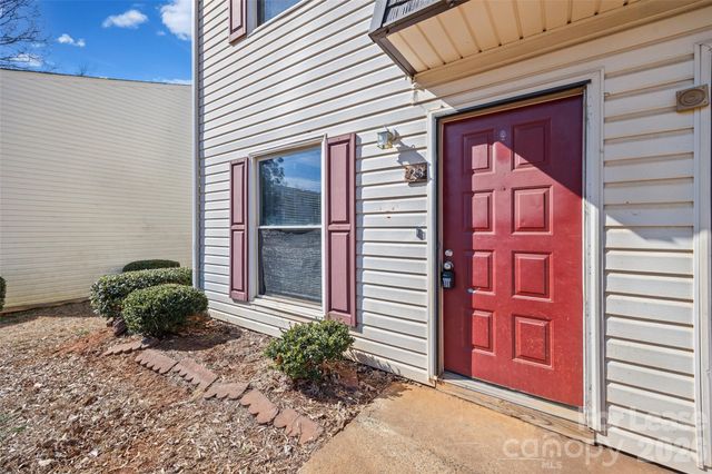 7906 Oak Meadow Court, Charlotte, NC 28210