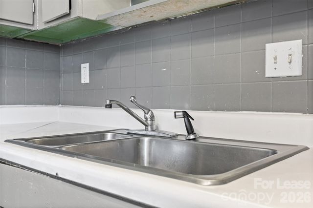 7906 Oak Meadow Court, Charlotte, NC 28210