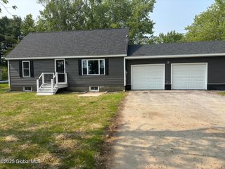 571 McQueen Road, Perth, NY 12010