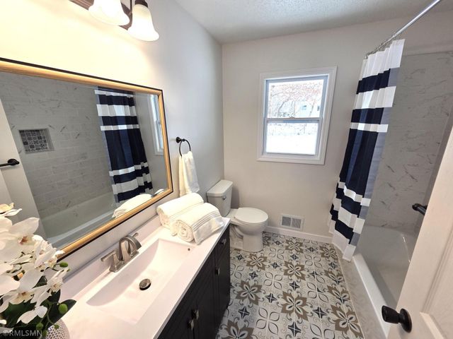 11209 Independence Avenue N, Champlin, MN 55316