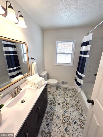 11209 Independence Avenue N, Champlin, MN 55316