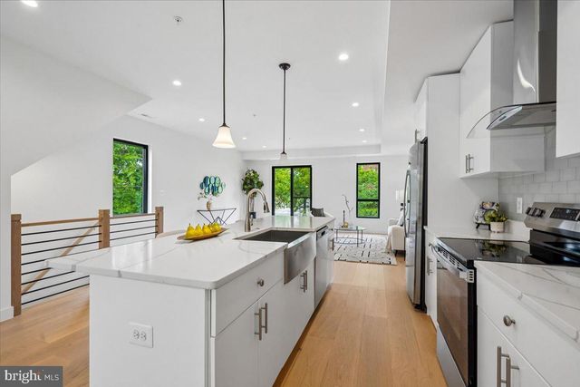 4902 ASTOR PL SE, Washington, DC 20019