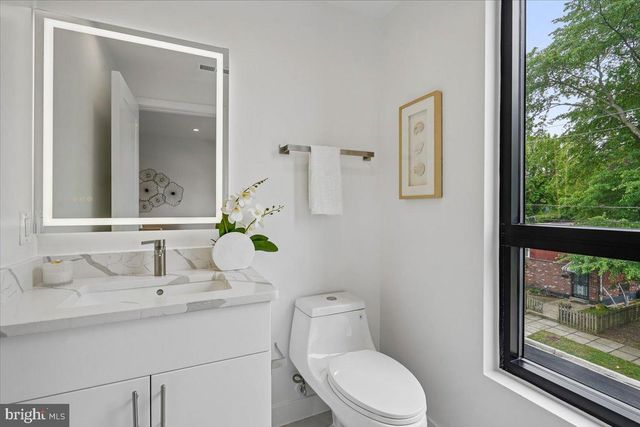 4902 ASTOR PL SE, Washington, DC 20019