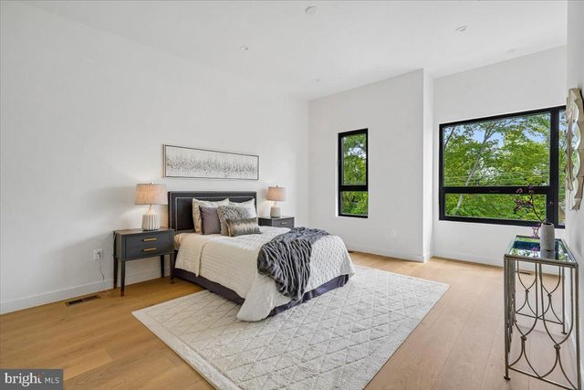 4902 ASTOR PL SE, Washington, DC 20019