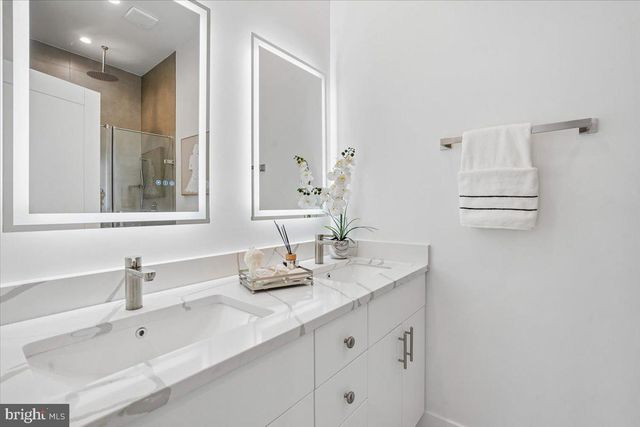 4902 ASTOR PL SE, Washington, DC 20019
