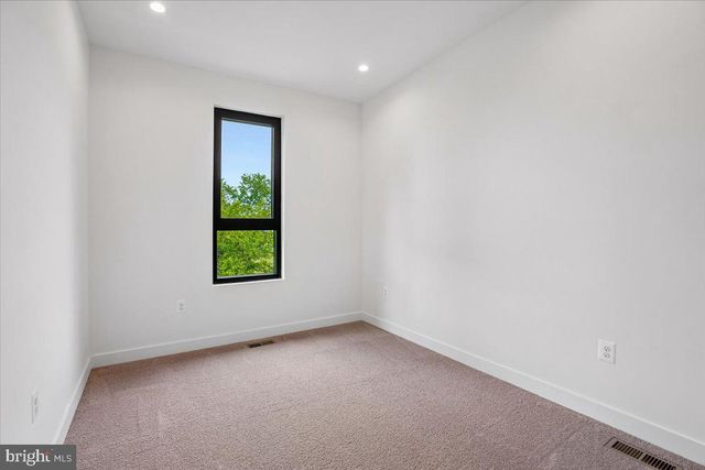 4902 ASTOR PL SE, Washington, DC 20019