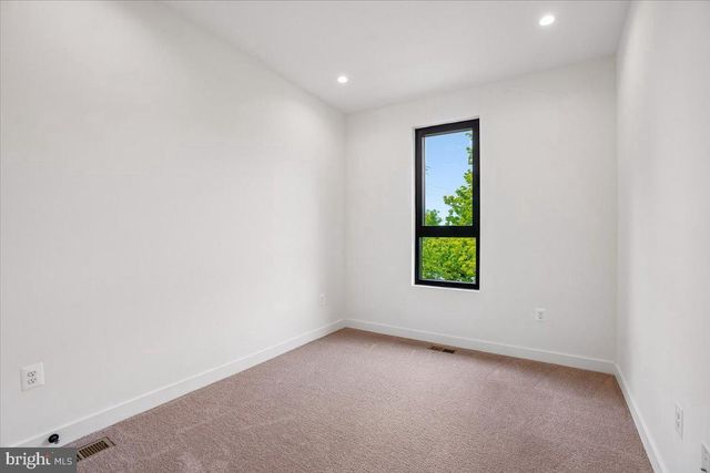 4902 ASTOR PL SE, Washington, DC 20019