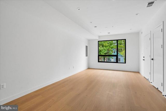4902 ASTOR PL SE, Washington, DC 20019