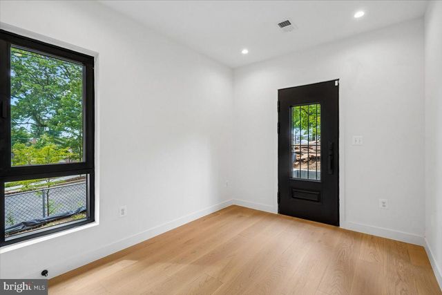 4902 ASTOR PL SE, Washington, DC 20019