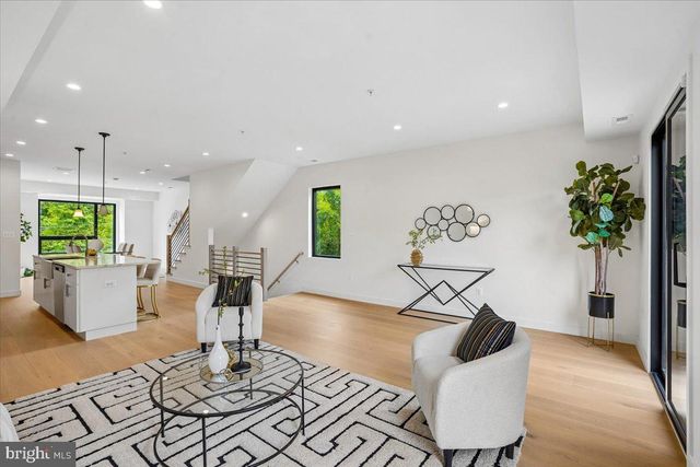 4902 ASTOR PL SE, Washington, DC 20019