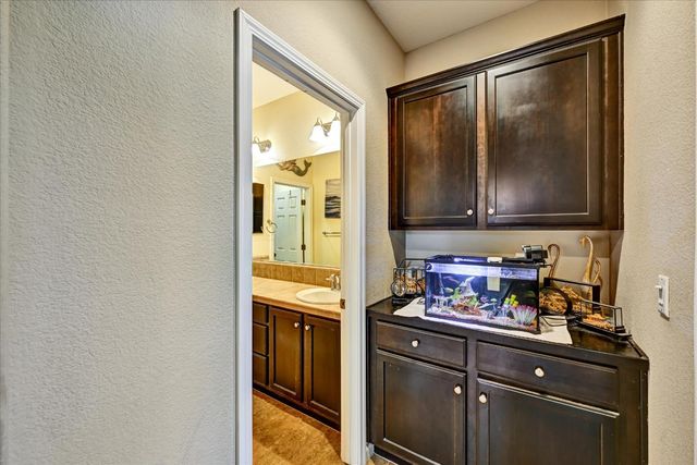 101 Haywood Ct, Roseville, CA 95747