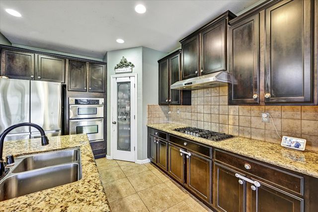 101 Haywood Ct, Roseville, CA 95747