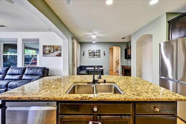 101 Haywood Ct, Roseville, CA 95747