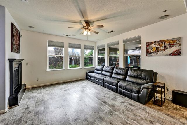 101 Haywood Ct, Roseville, CA 95747