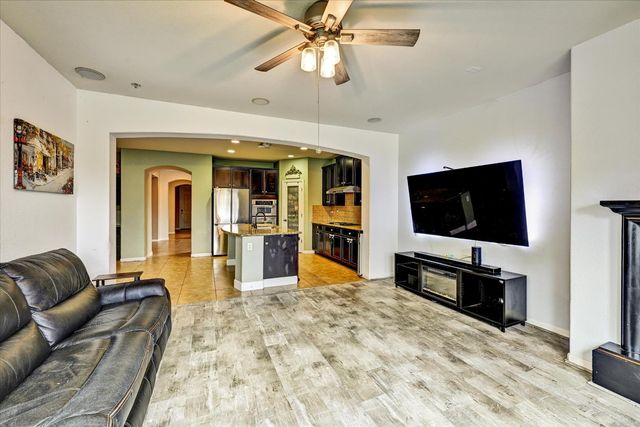 101 Haywood Ct, Roseville, CA 95747