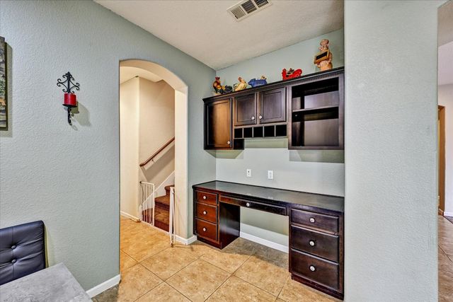 101 Haywood Ct, Roseville, CA 95747