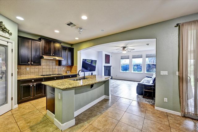 101 Haywood Ct, Roseville, CA 95747