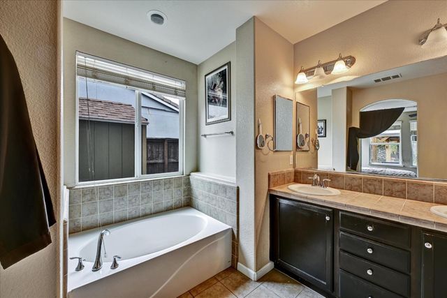 101 Haywood Ct, Roseville, CA 95747