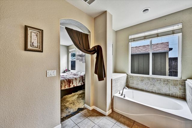 101 Haywood Ct, Roseville, CA 95747