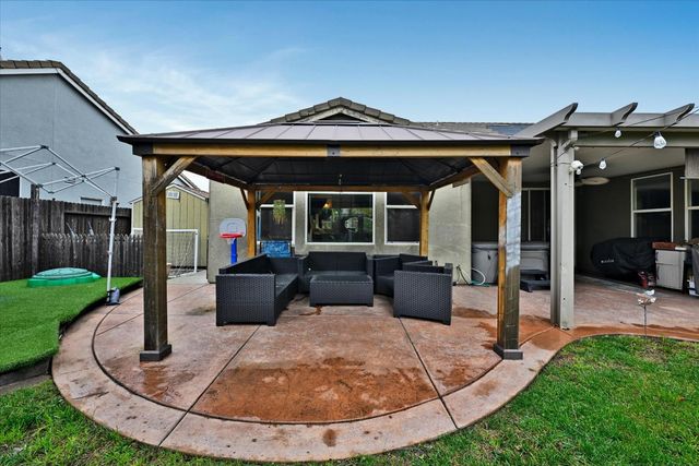 101 Haywood Ct, Roseville, CA 95747