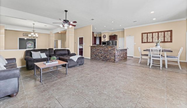 6806 Amistad Court, Manvel, TX 77578