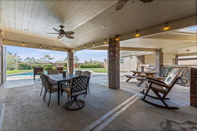 6806 Amistad Court, Manvel, TX 77578