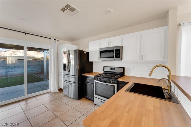 1072 Sky Rock Court, Henderson, NV 89011