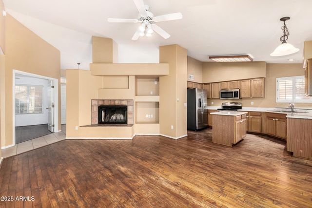 15221 N 87TH Drive, Peoria, AZ 85381