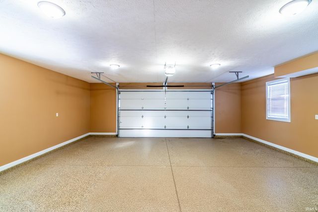 4347 E Fox Run Drive, Syracuse, IN 46567