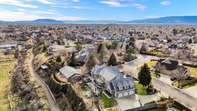 566 N BELLA VISTA DR, Orem, UT 84097
