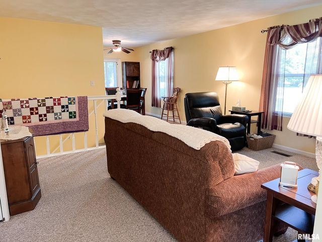 842 N MAIN Street, Washington, IL 61571