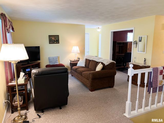 842 N MAIN Street, Washington, IL 61571