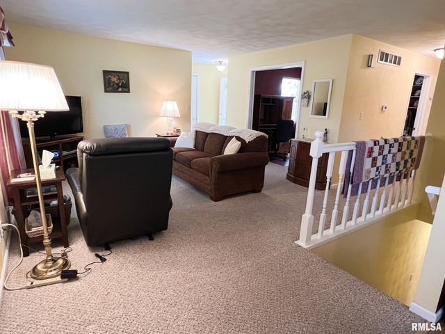 842 N MAIN Street, Washington, IL 61571