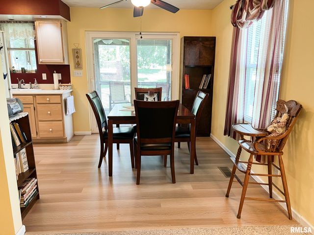 842 N MAIN Street, Washington, IL 61571