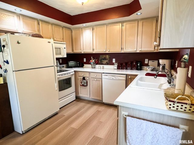 842 N MAIN Street, Washington, IL 61571