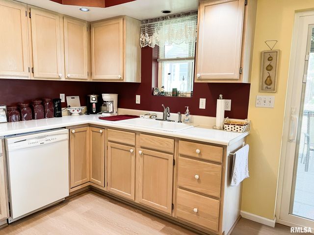 842 N MAIN Street, Washington, IL 61571