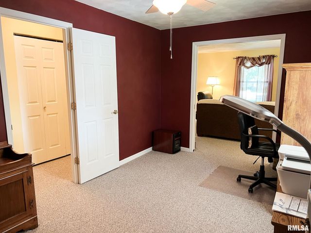 842 N MAIN Street, Washington, IL 61571