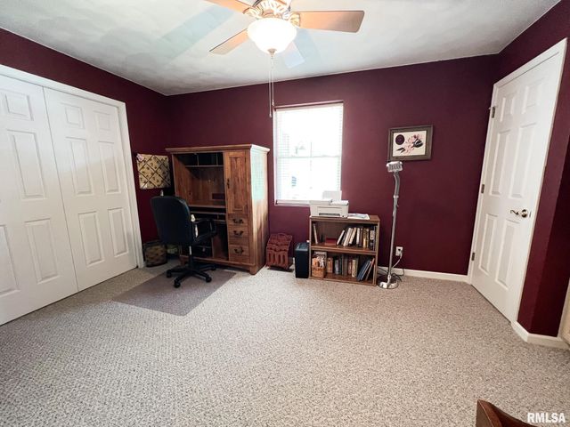 842 N MAIN Street, Washington, IL 61571