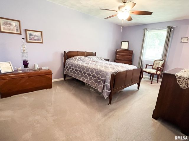 842 N MAIN Street, Washington, IL 61571