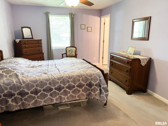 842 N MAIN Street, Washington, IL 61571